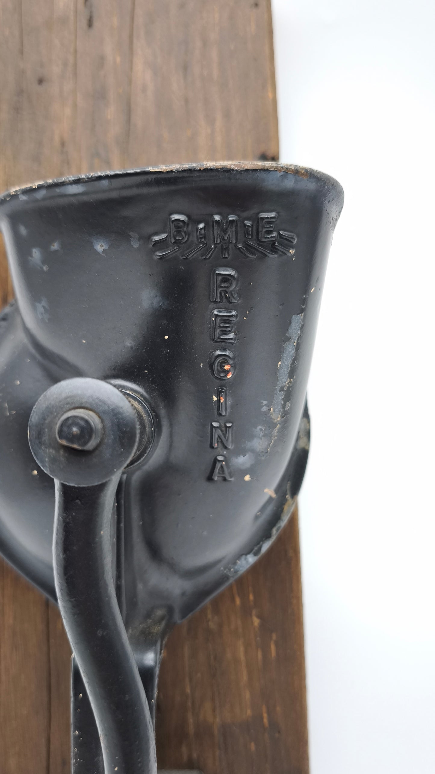 92957 Antico macina caffè in legno e ferro
