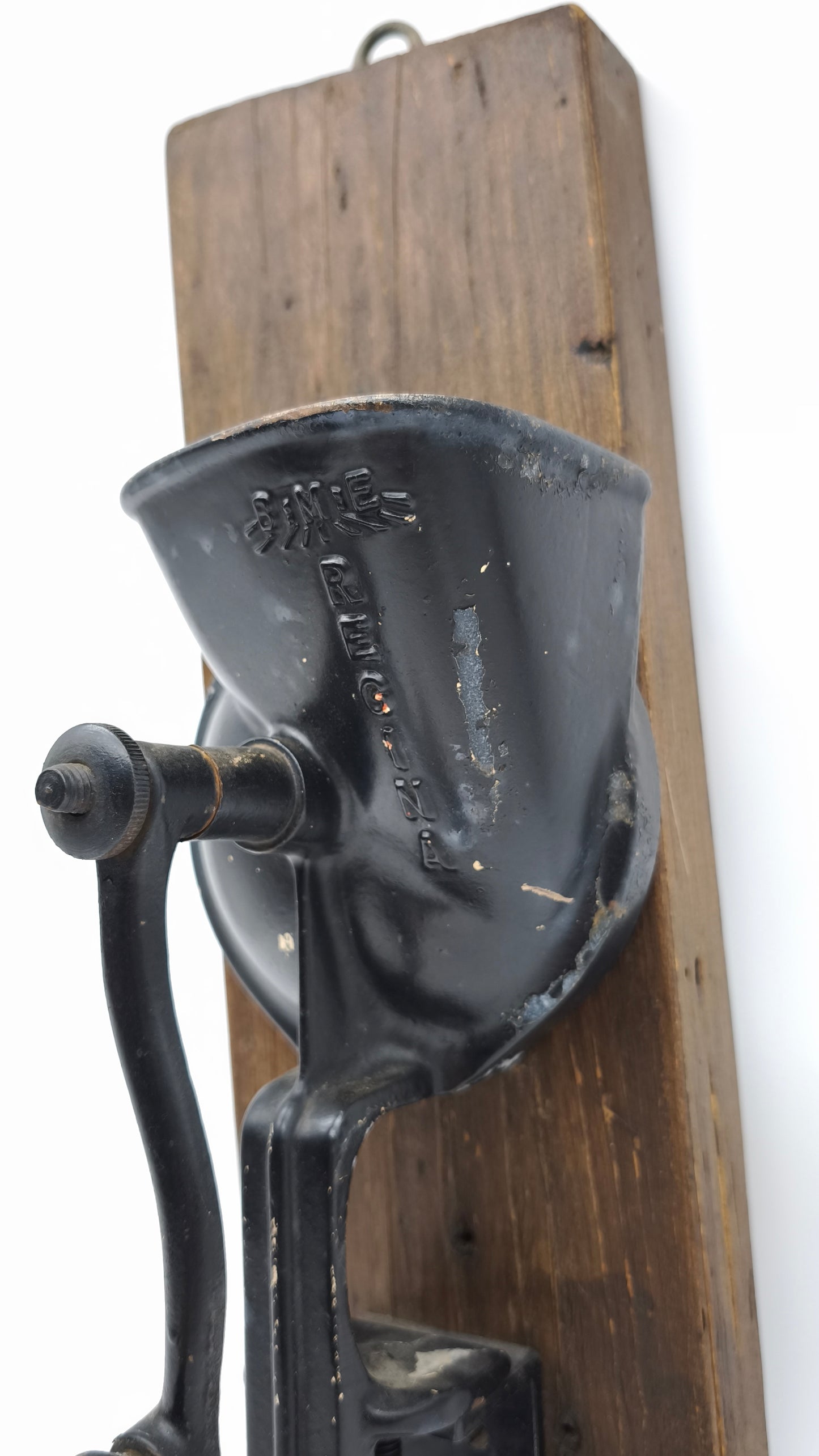 92957 Antico macina caffè in legno e ferro