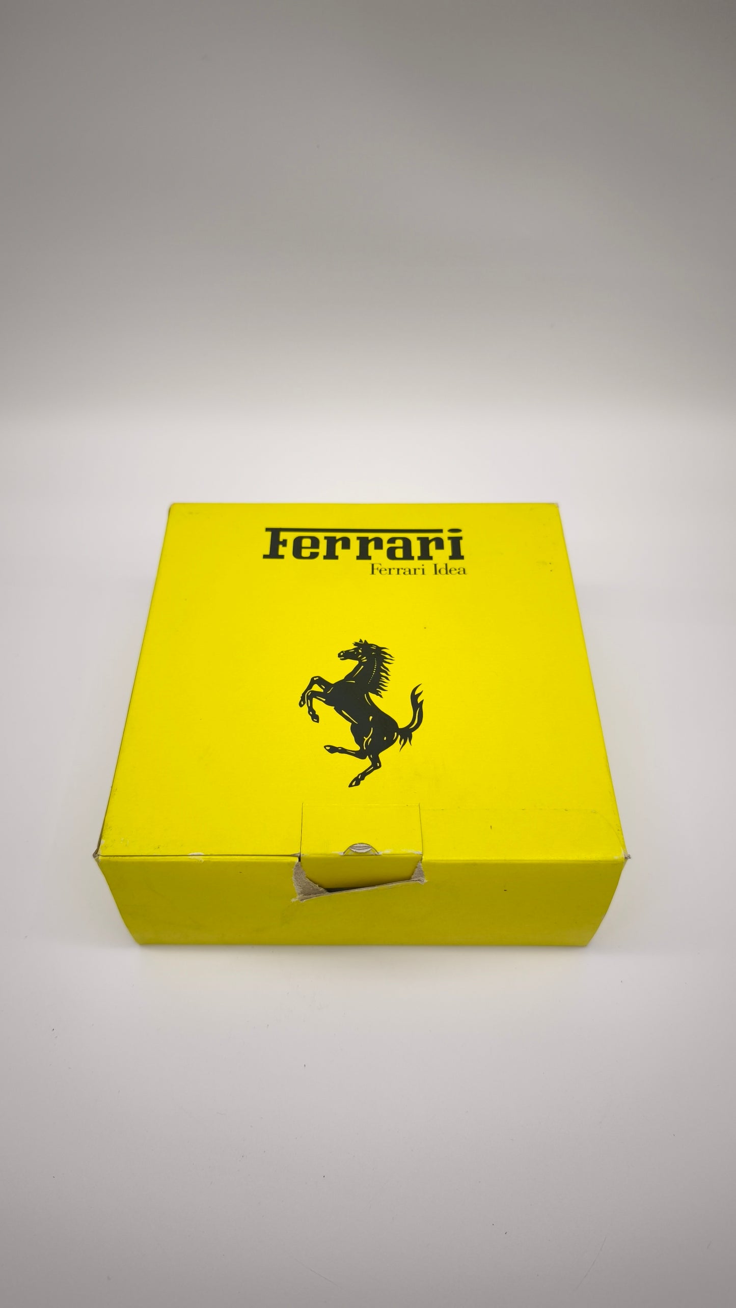 242 Portacenere Ferrari giallo con scatola gialla