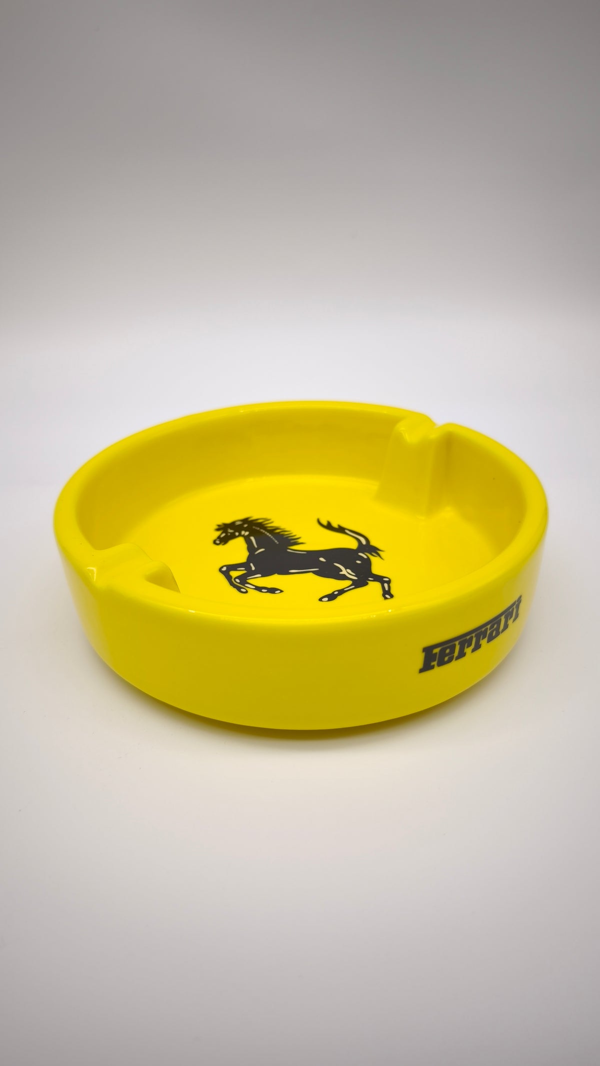 242 Portacenere Ferrari giallo con scatola gialla