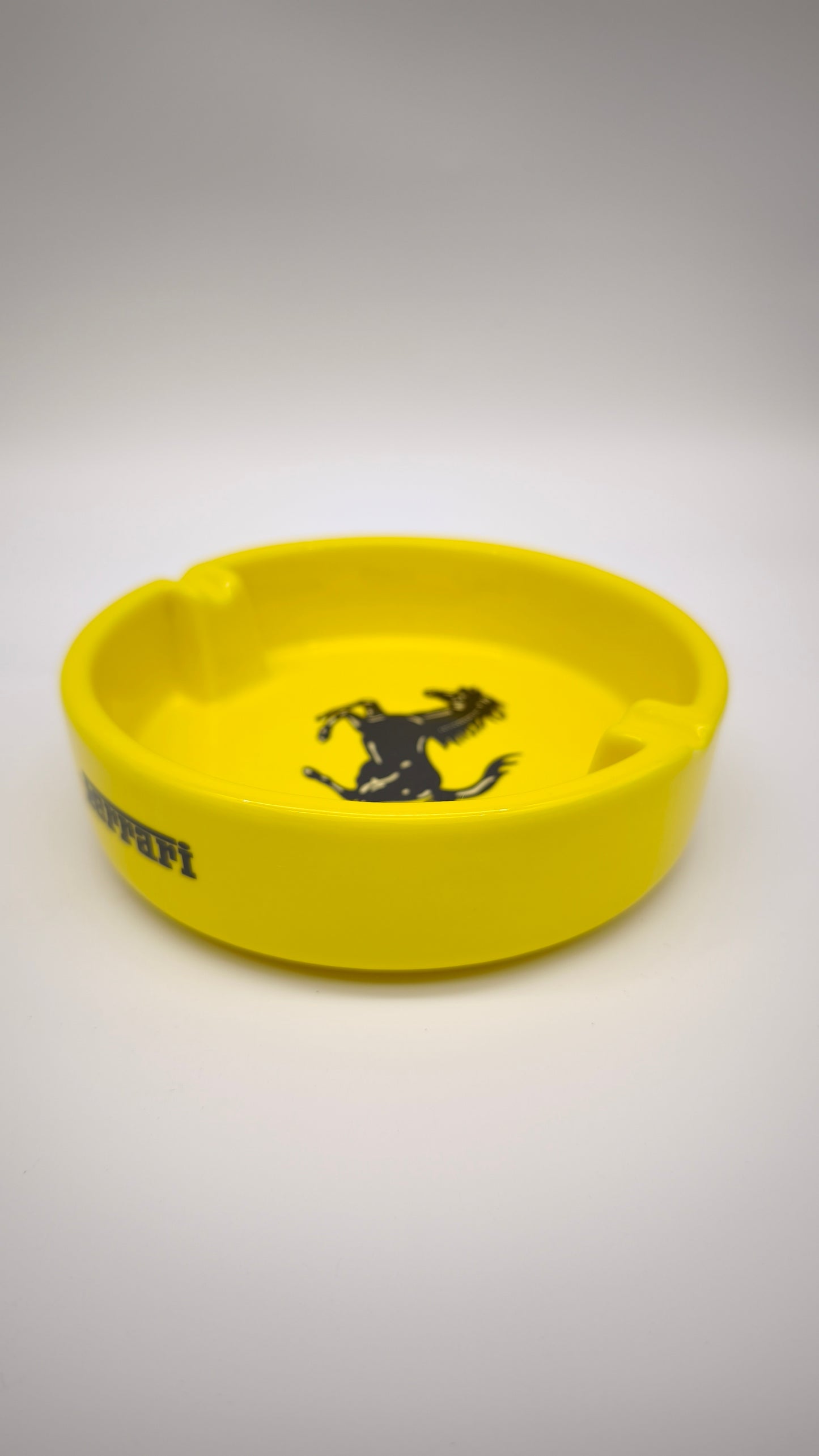 242 Portacenere Ferrari giallo con scatola gialla