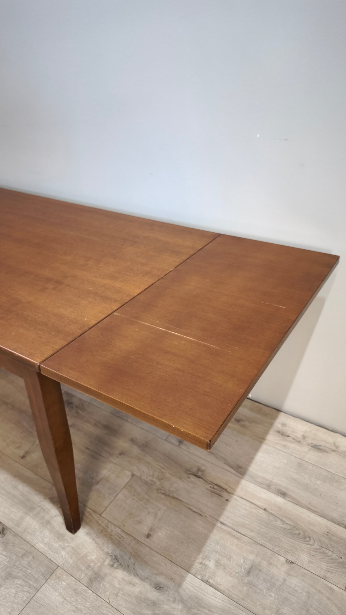 93176 Tavolo allungabile in legno con piano rettangolare