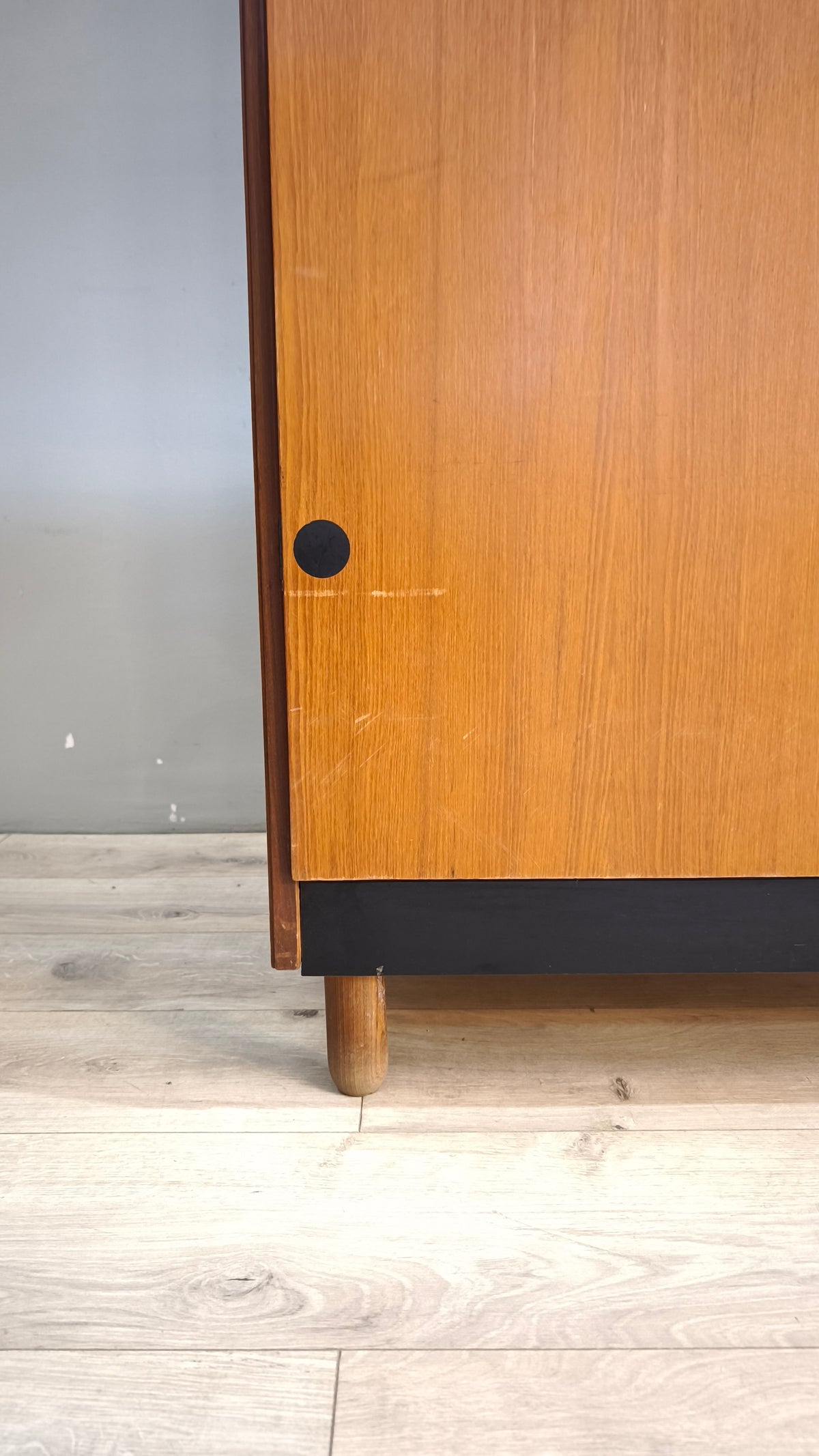 93182 Armadio vintage stile nordico impiallacciato in teak, anni '60