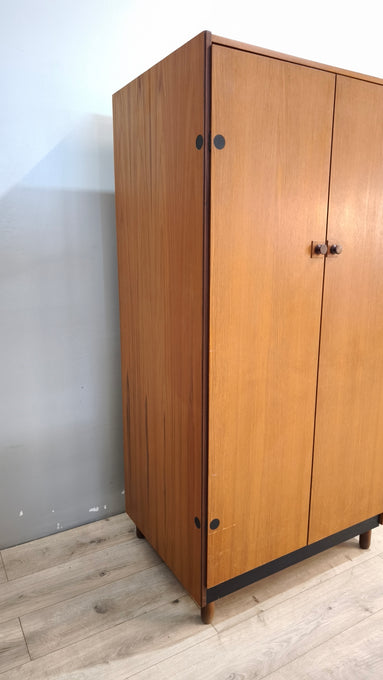 93182 Armadio vintage stile nordico impiallacciato in teak, anni '60