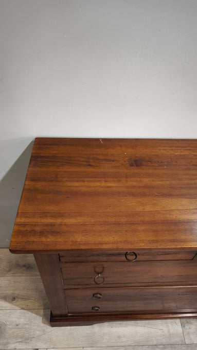 258 Cassettiera in legno con cinque cassetti