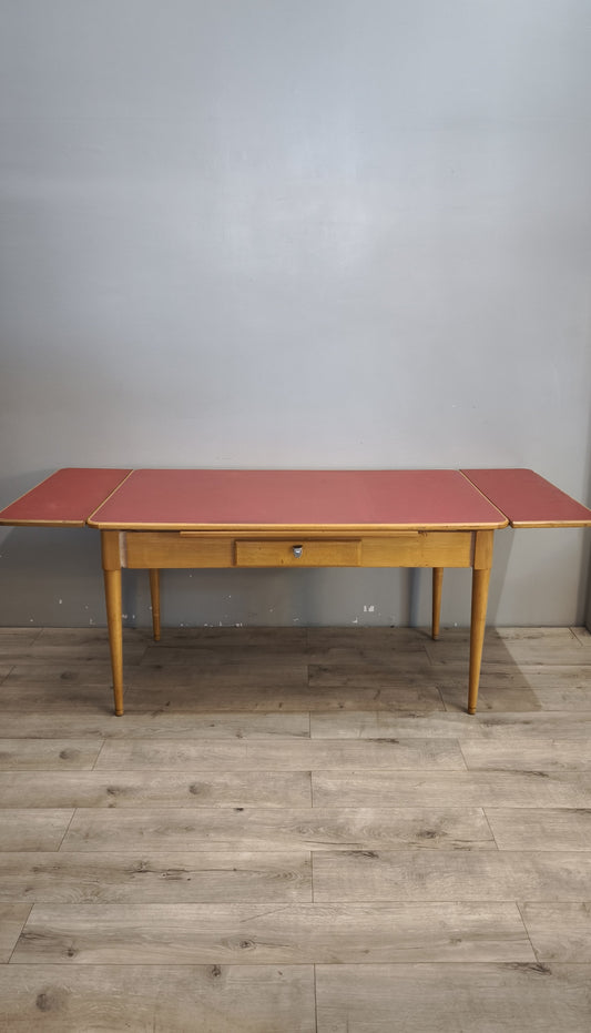 93258 Tavolo allungabile con piano in formica rossa