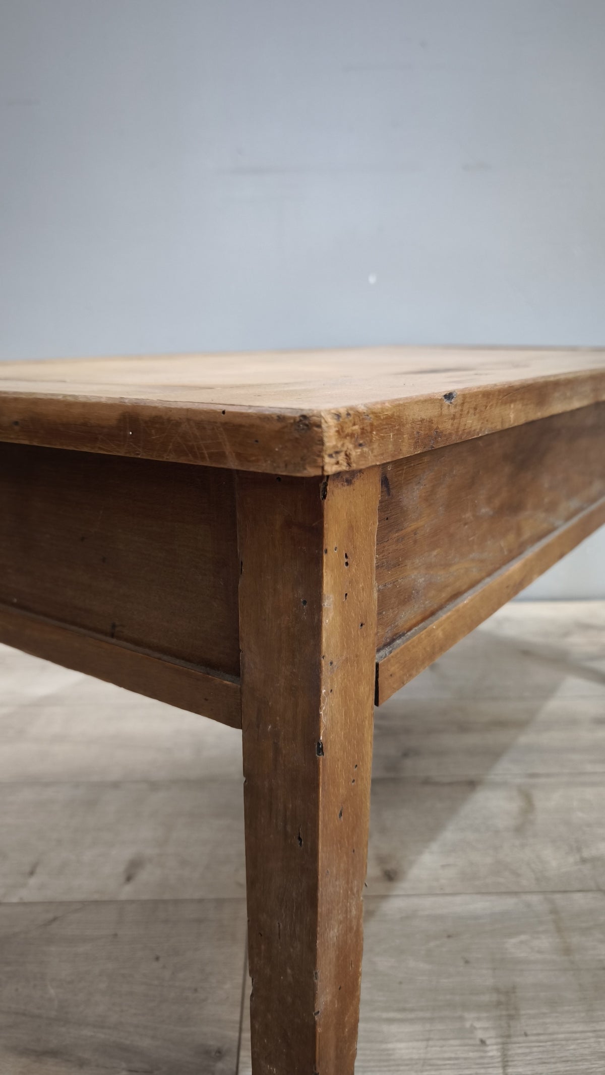 261 Tavolino da salotto in legno con piano rettangolare