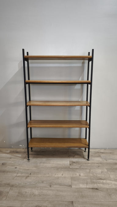 93279 Libreria con struttura in ferro e ripiani in legno
