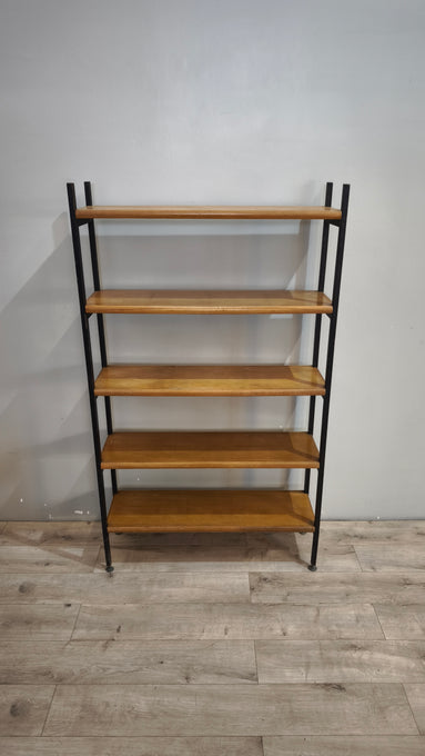 93279 Libreria con struttura in ferro e ripiani in legno