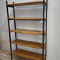 93279 Libreria con struttura in ferro e ripiani in legno
