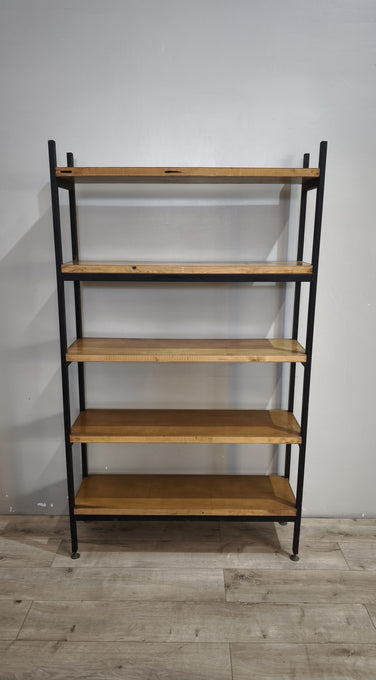 93279 Libreria con struttura in ferro e ripiani in legno