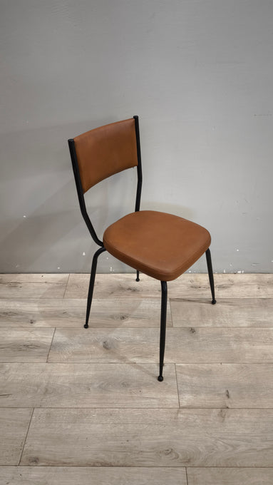 93282 Sedia anni '70 in ecopelle marrone