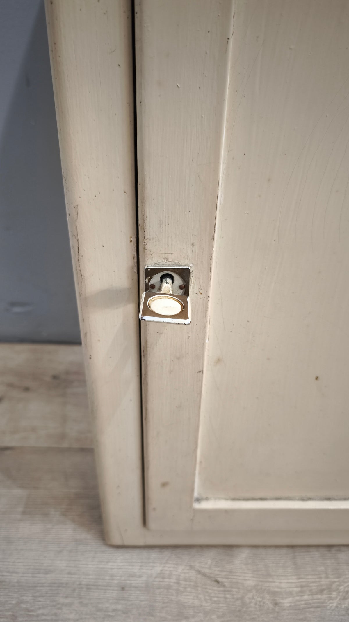 93285 Pensile bianco con specchio interno