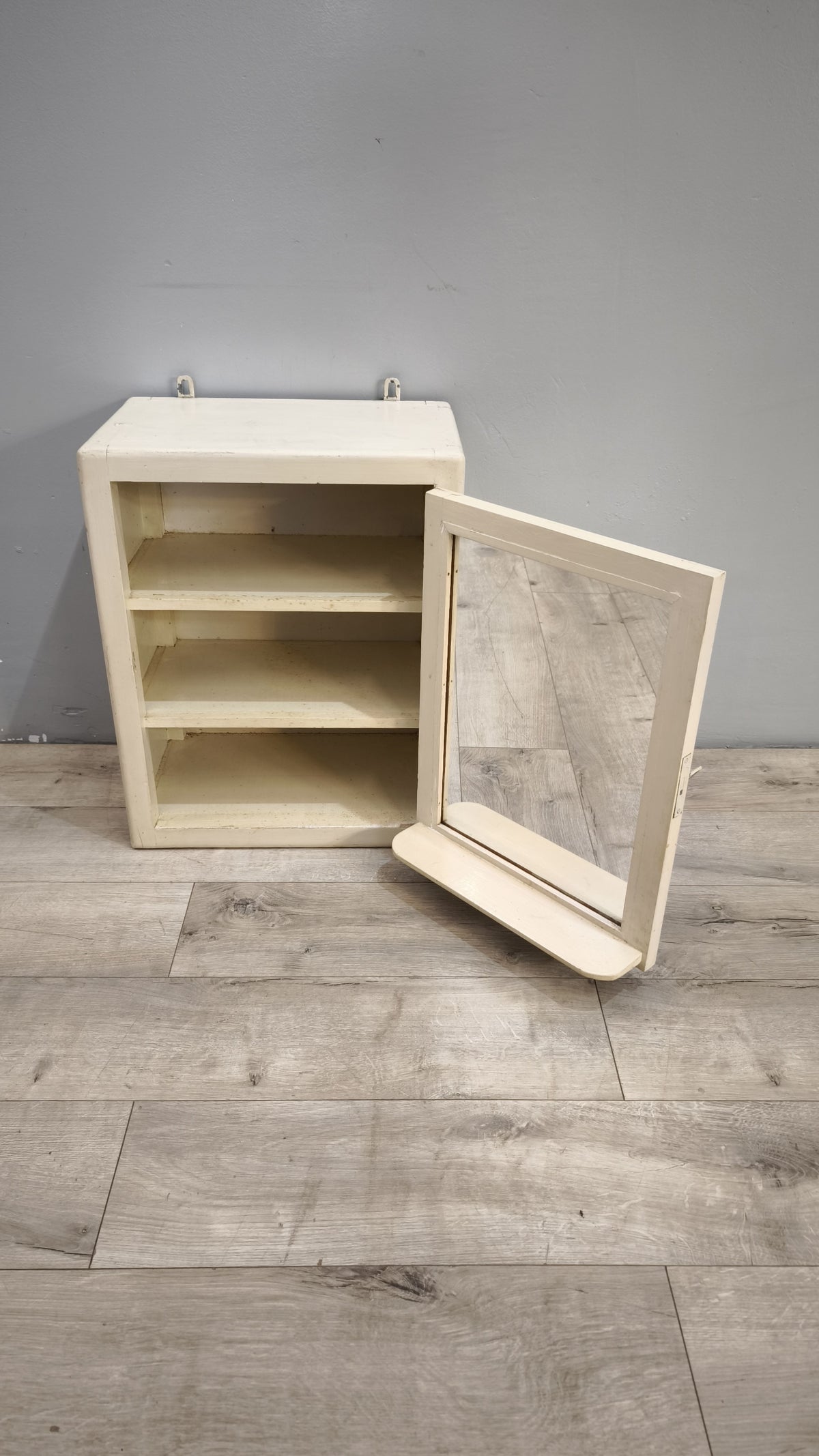 93285 Pensile bianco con specchio interno