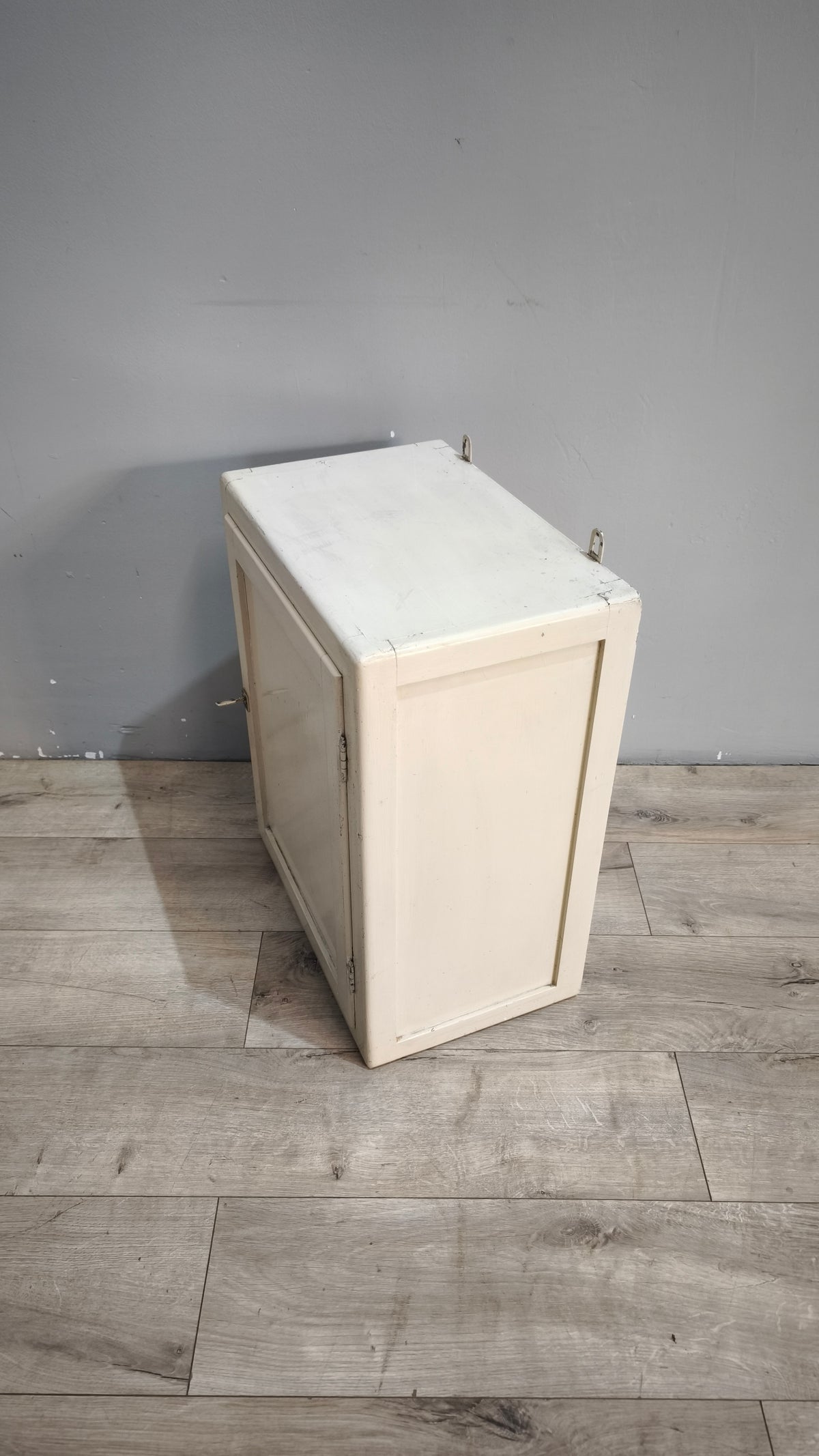 93285 Pensile bianco con specchio interno