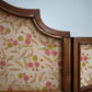 93314 Separé in legno e tessuto con decorazione a motivo floreale