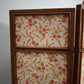 93314 Separé in legno e tessuto con decorazione a motivo floreale