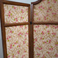 93314 Separé in legno e tessuto con decorazione a motivo floreale