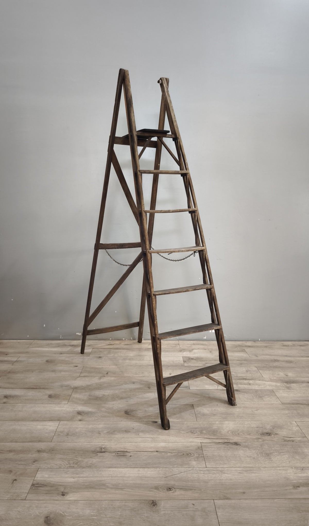 93298 Scalone vintage in legno richiudibile