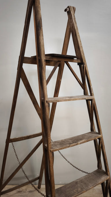 93298 Scalone vintage in legno richiudibile