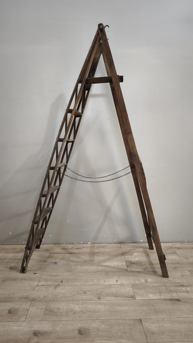93298 Scalone vintage in legno richiudibile