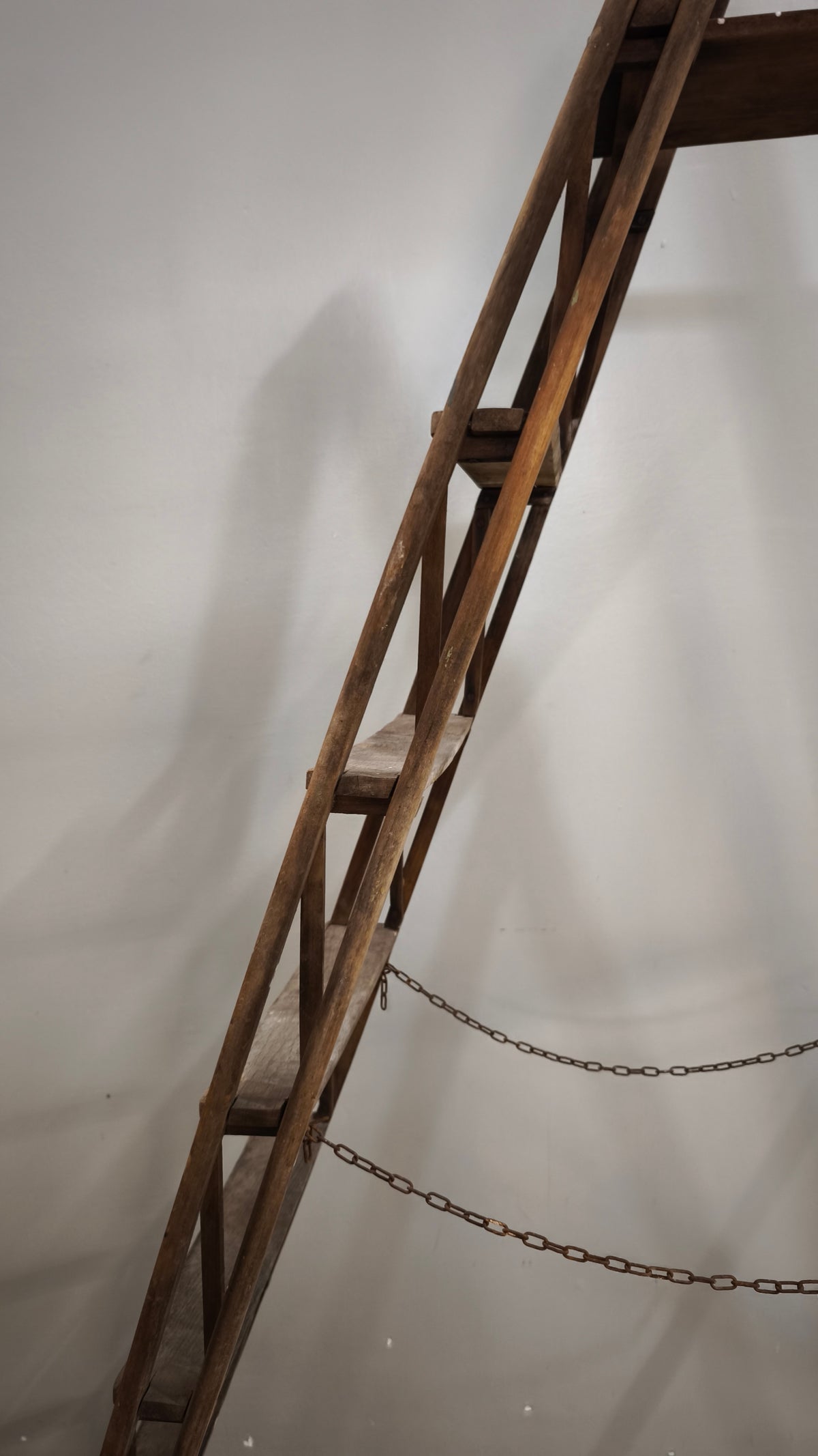93298 Scalone vintage in legno richiudibile