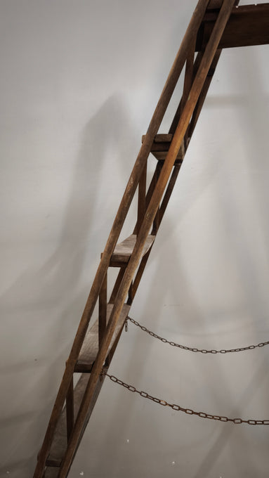 93298 Scalone vintage in legno richiudibile