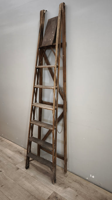 93298 Scalone vintage in legno richiudibile