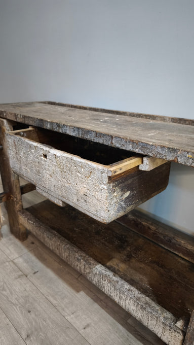 259 Vecchio banco da falegname in legno con morsa e cassetto centrale
