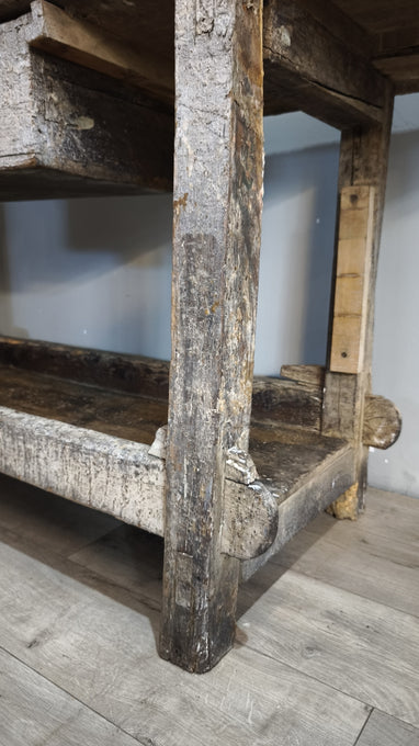 259 Vecchio banco da falegname in legno con morsa e cassetto centrale