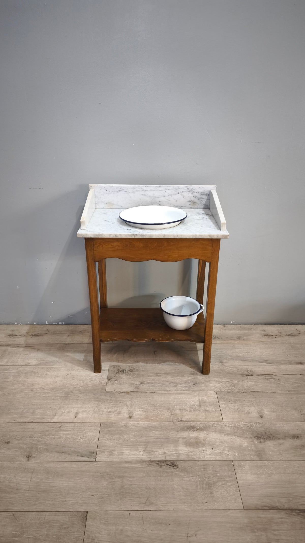 93523 Toletta in legno con piano in marmo e catini