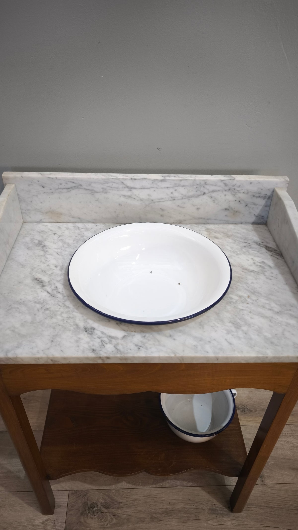 93523 Toletta in legno con piano in marmo e catini