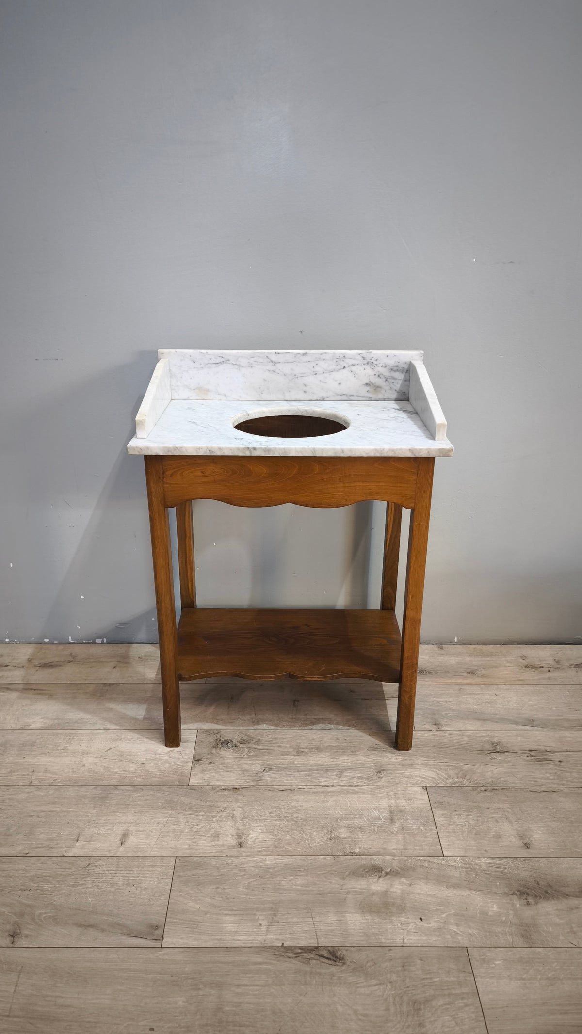 93523 Toletta in legno con piano in marmo e catini