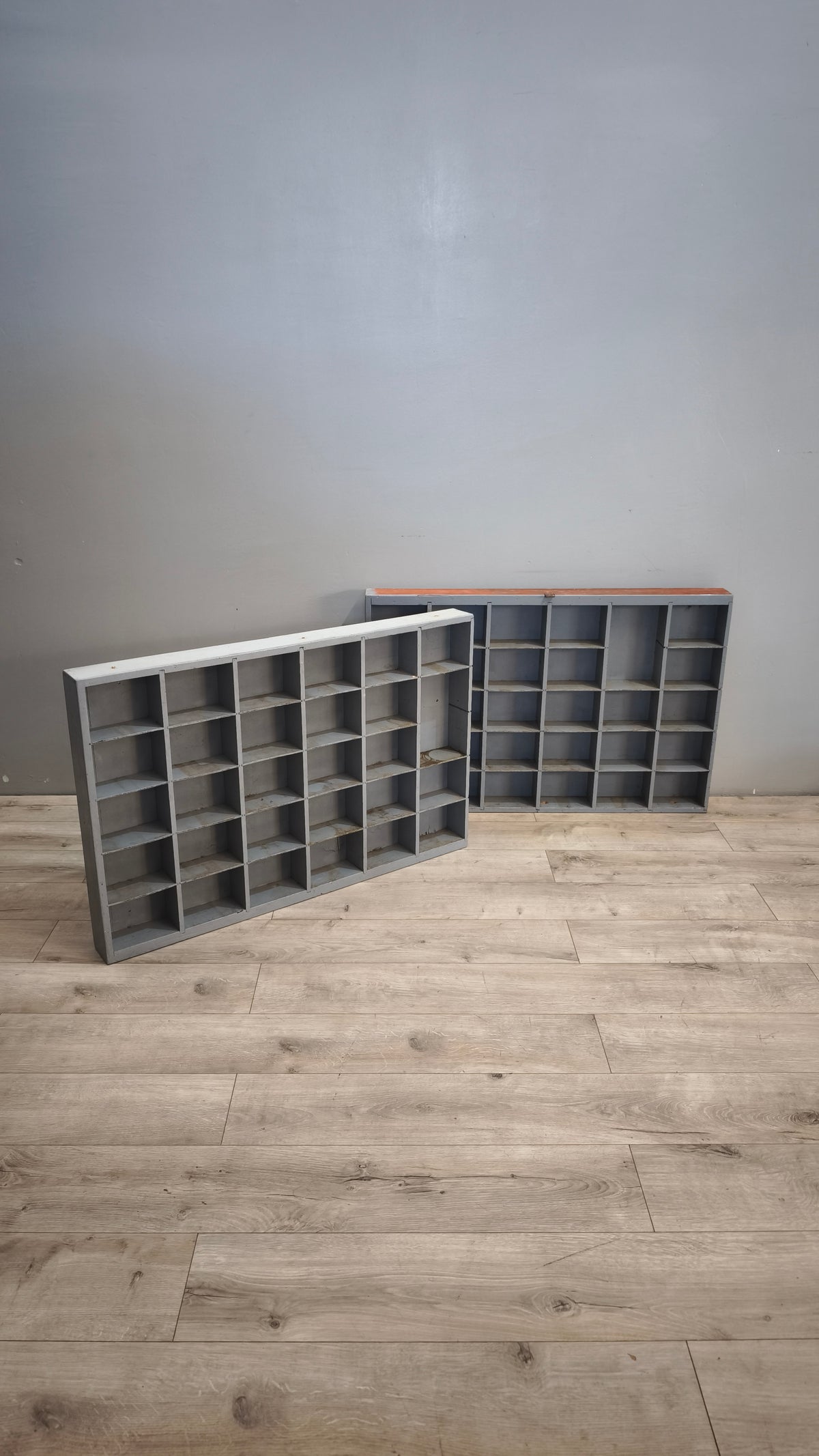 267 Scaffale porta minuterie in legno dipinto grigio