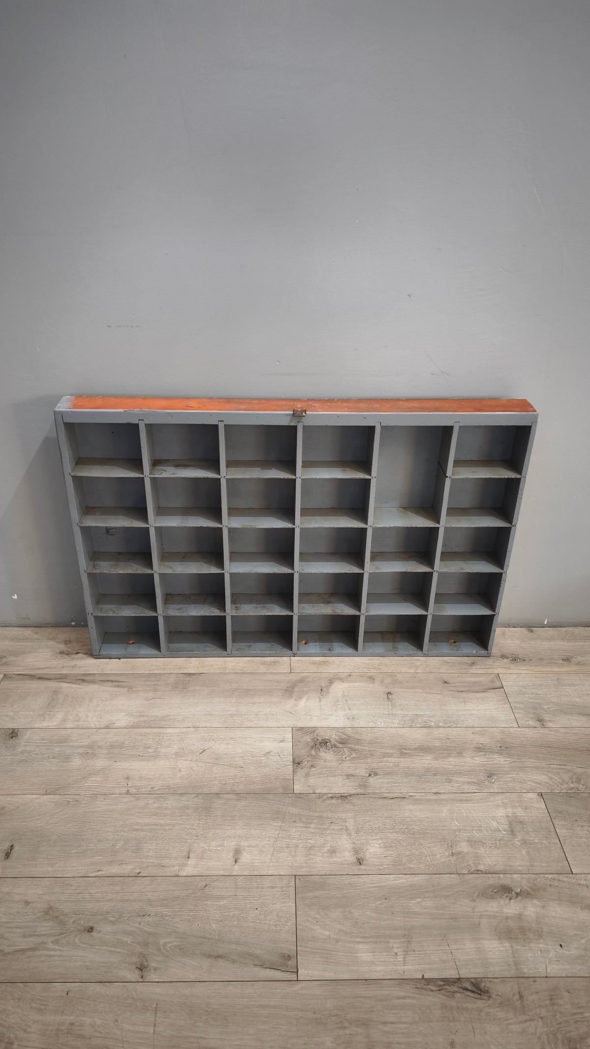 267 Scaffale porta minuterie in legno dipinto grigio