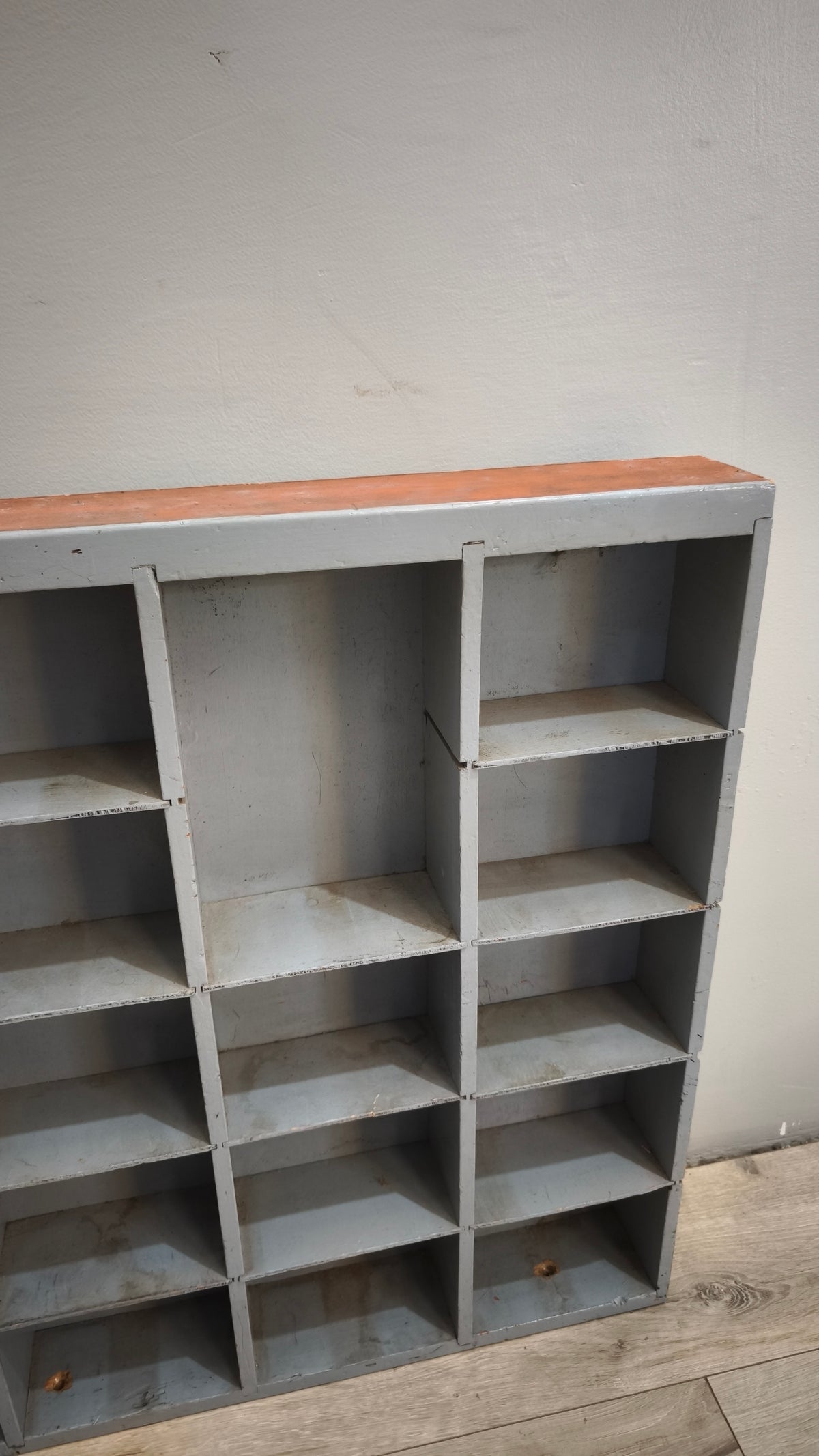 267 Scaffale porta minuterie in legno dipinto grigio