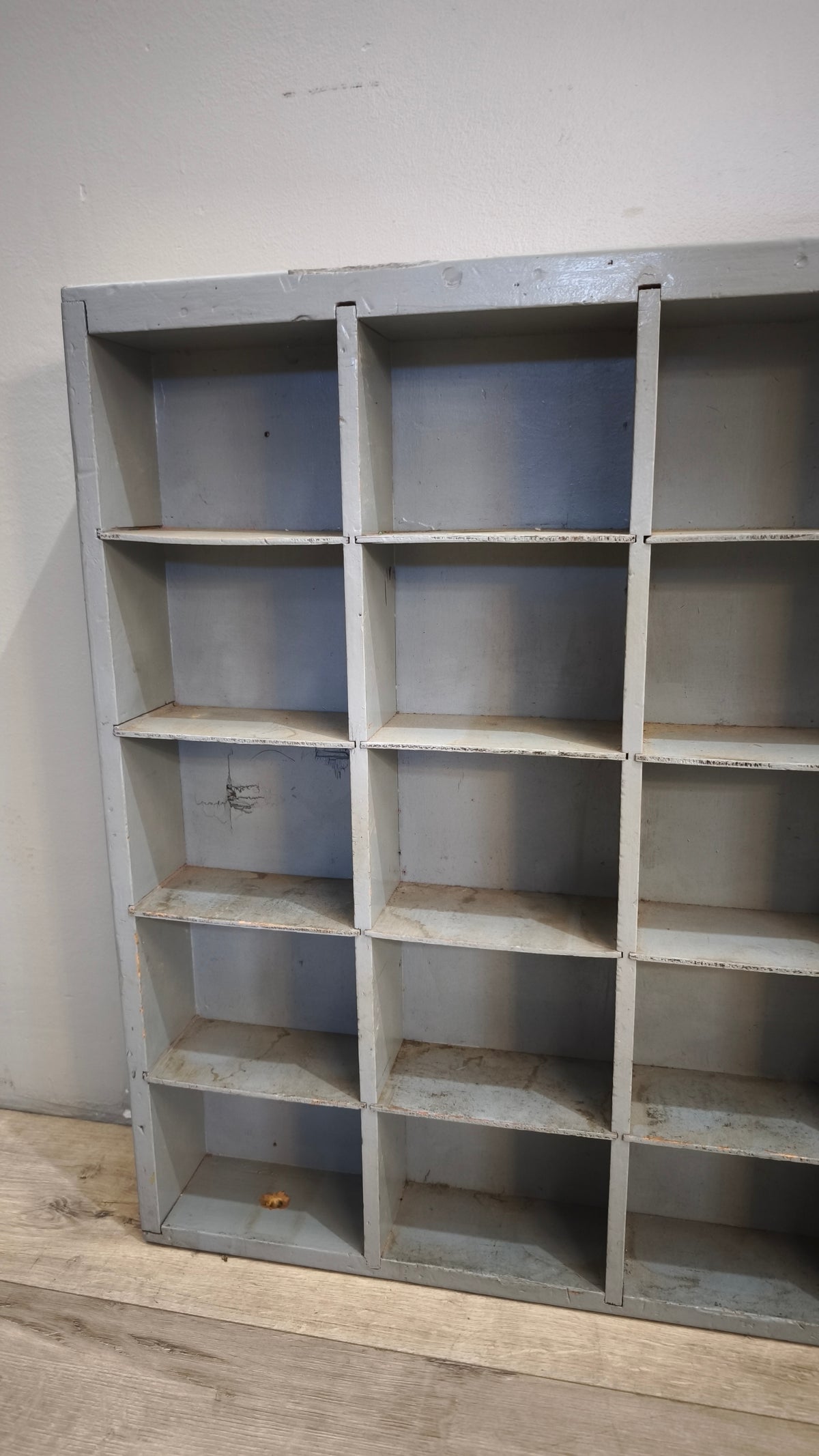 267 Scaffale porta minuterie in legno dipinto grigio