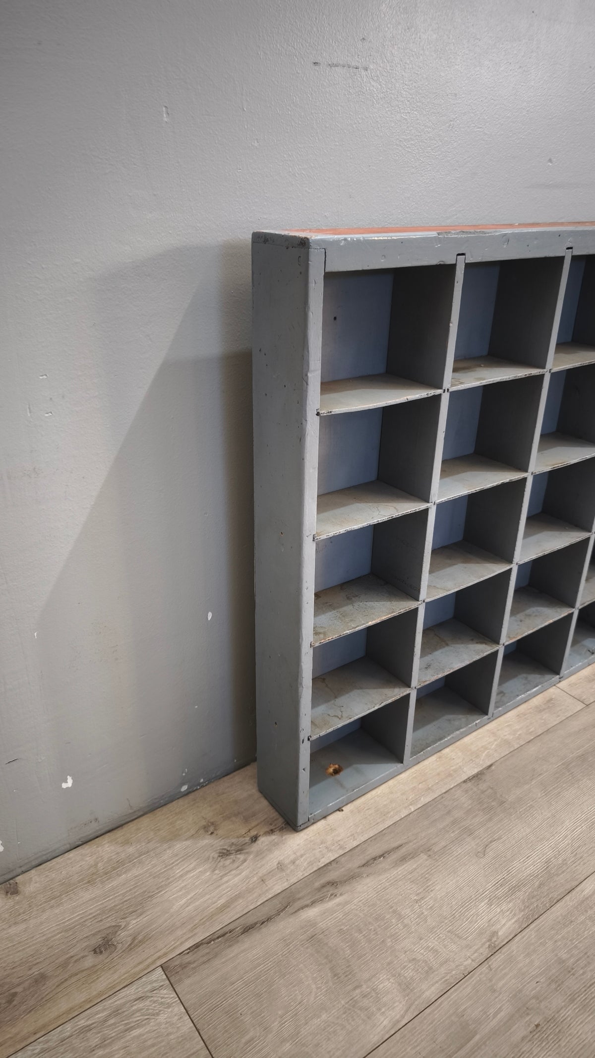 267 Scaffale porta minuterie in legno dipinto grigio