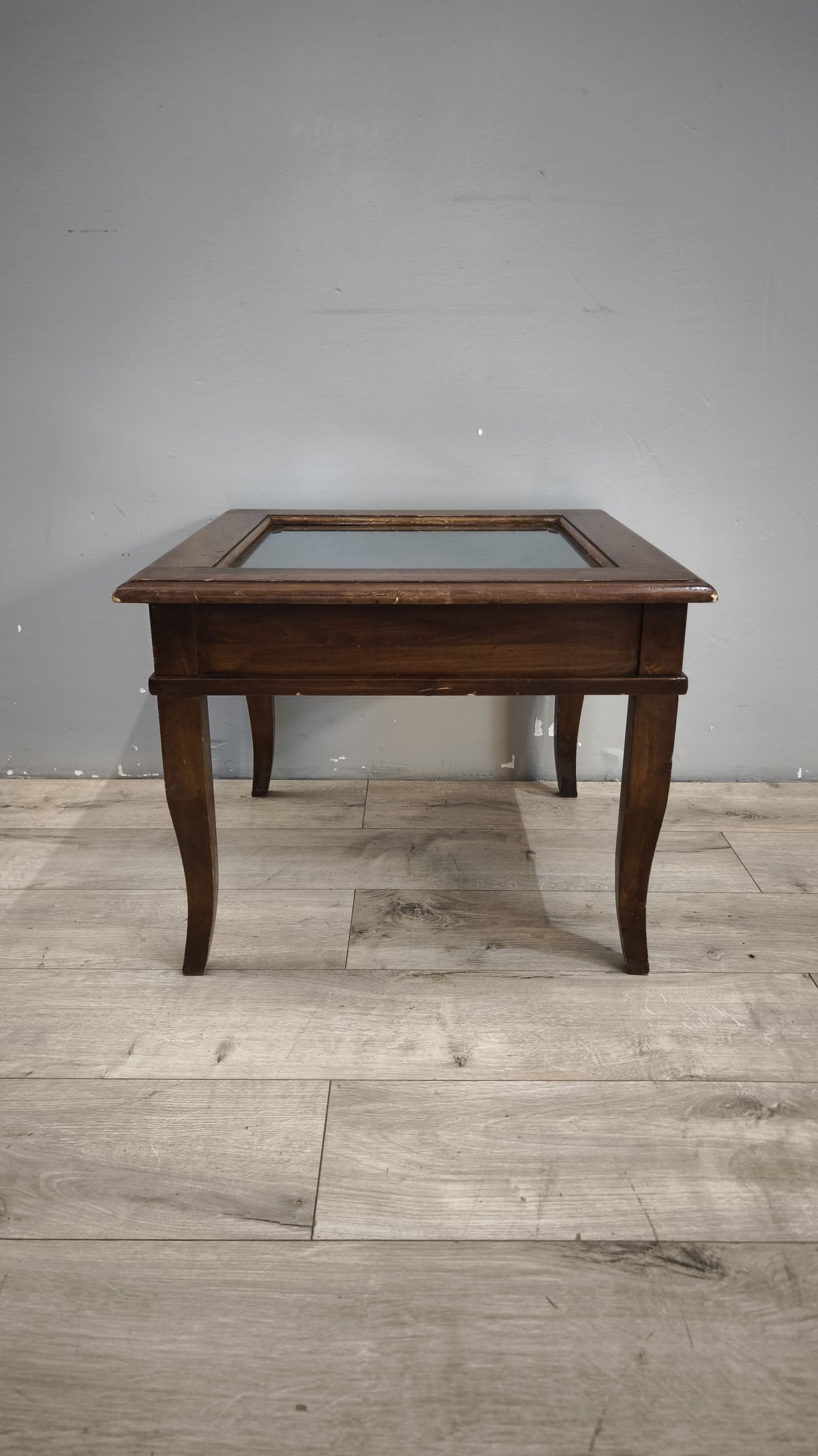 99591 Tavolino da salotto in legno con teca