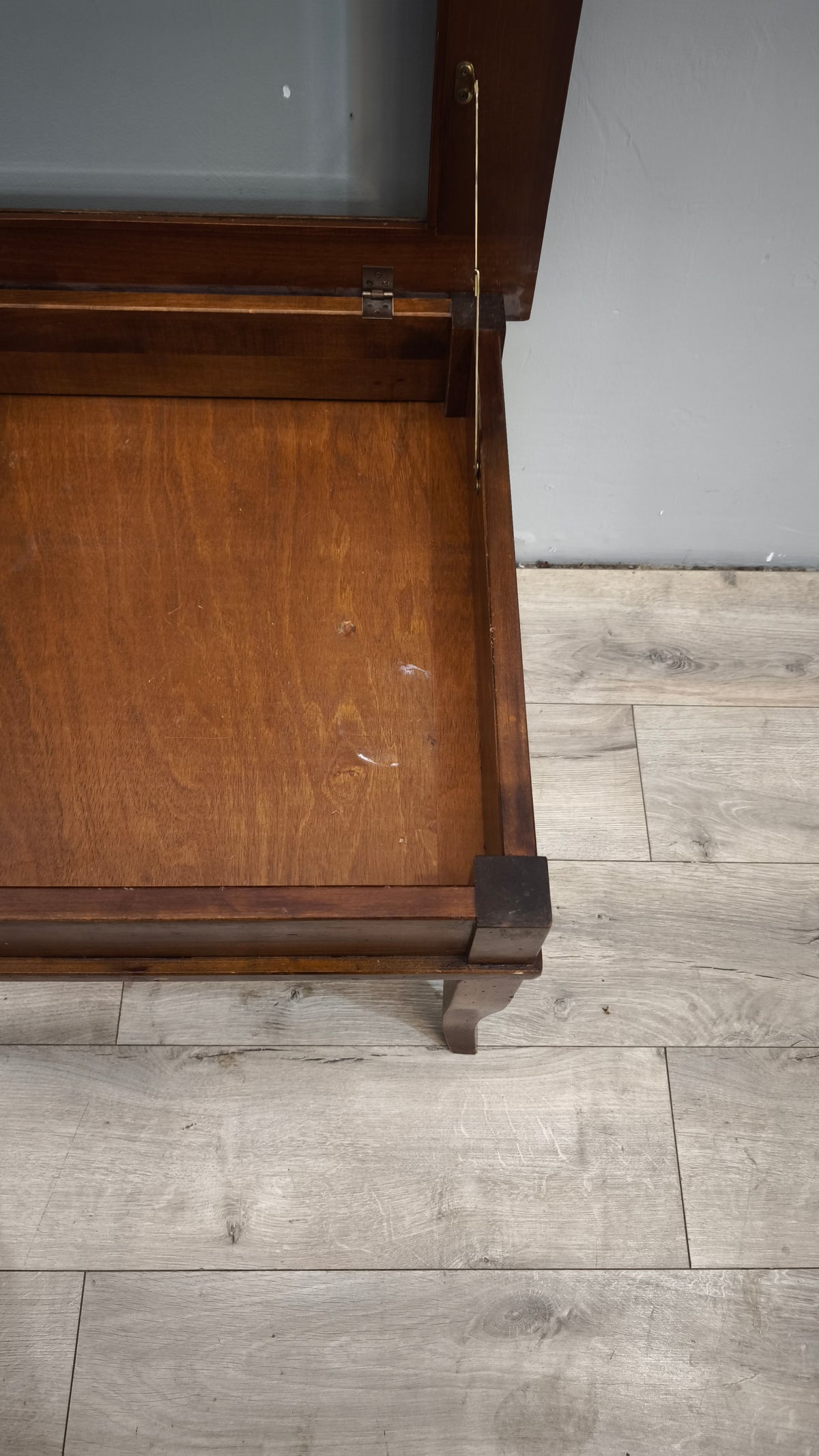 99591 Tavolino da salotto in legno con teca