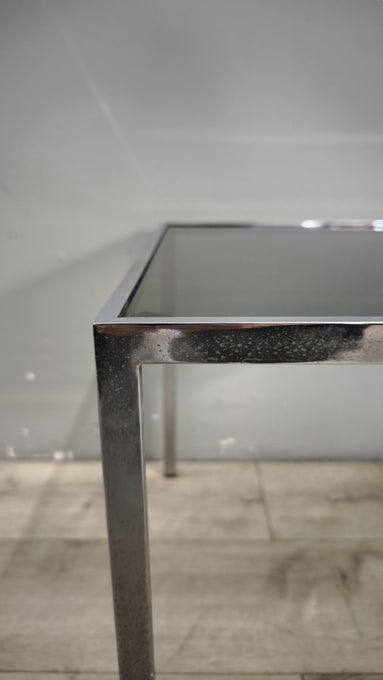 93598 Tavolino da salotto in metallo cromato e piano in vetro