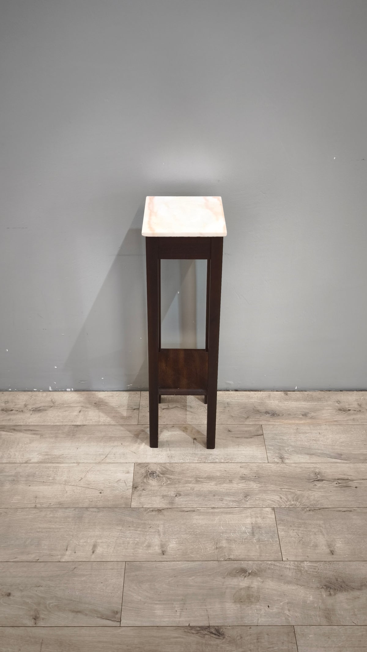 93612 Alzata in legno con piano in marmo