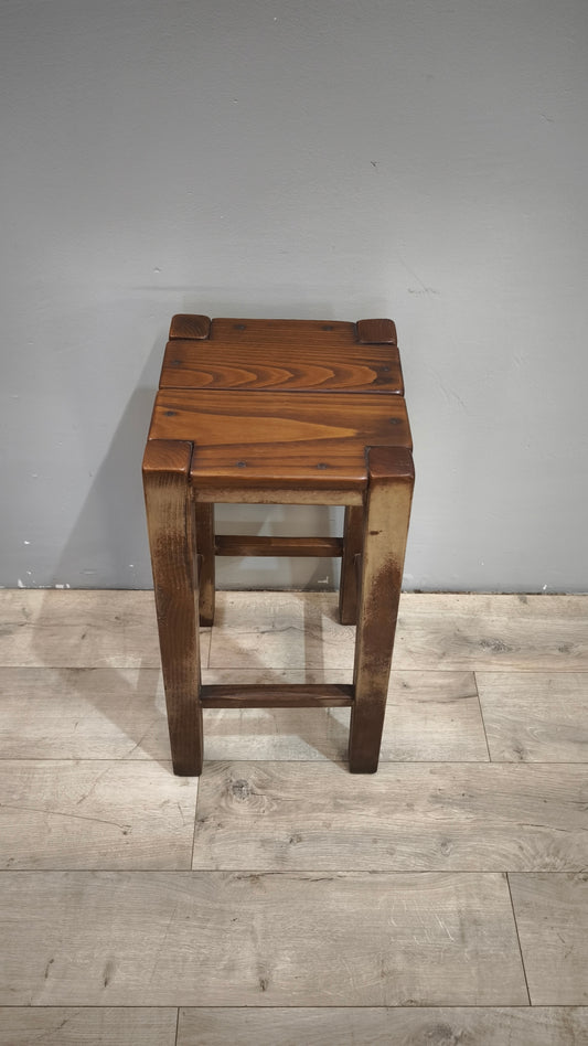 93611 Sgabello alto in legno