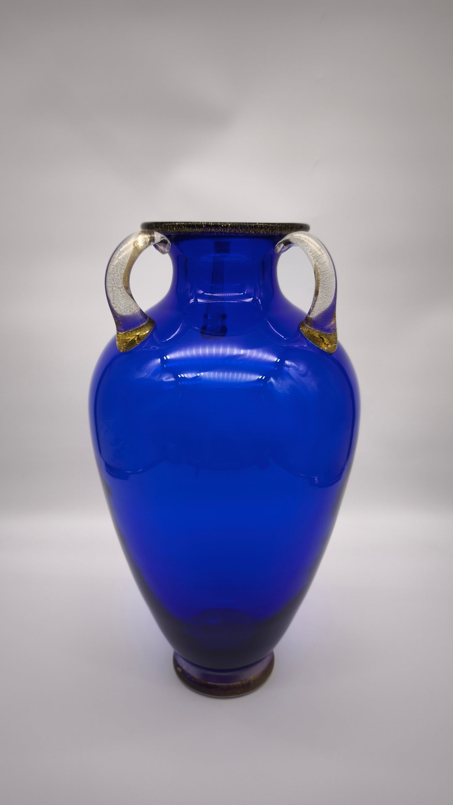 93290 Vaso in vetro soffiato di Murano La Murrina blu con manici dorati