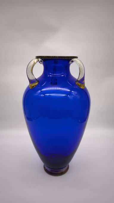 93290 Vaso in vetro soffiato di Murano La Murrina blu con manici dorati