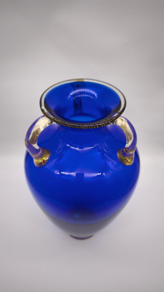 93290 Vaso in vetro soffiato di Murano La Murrina blu con manici dorati