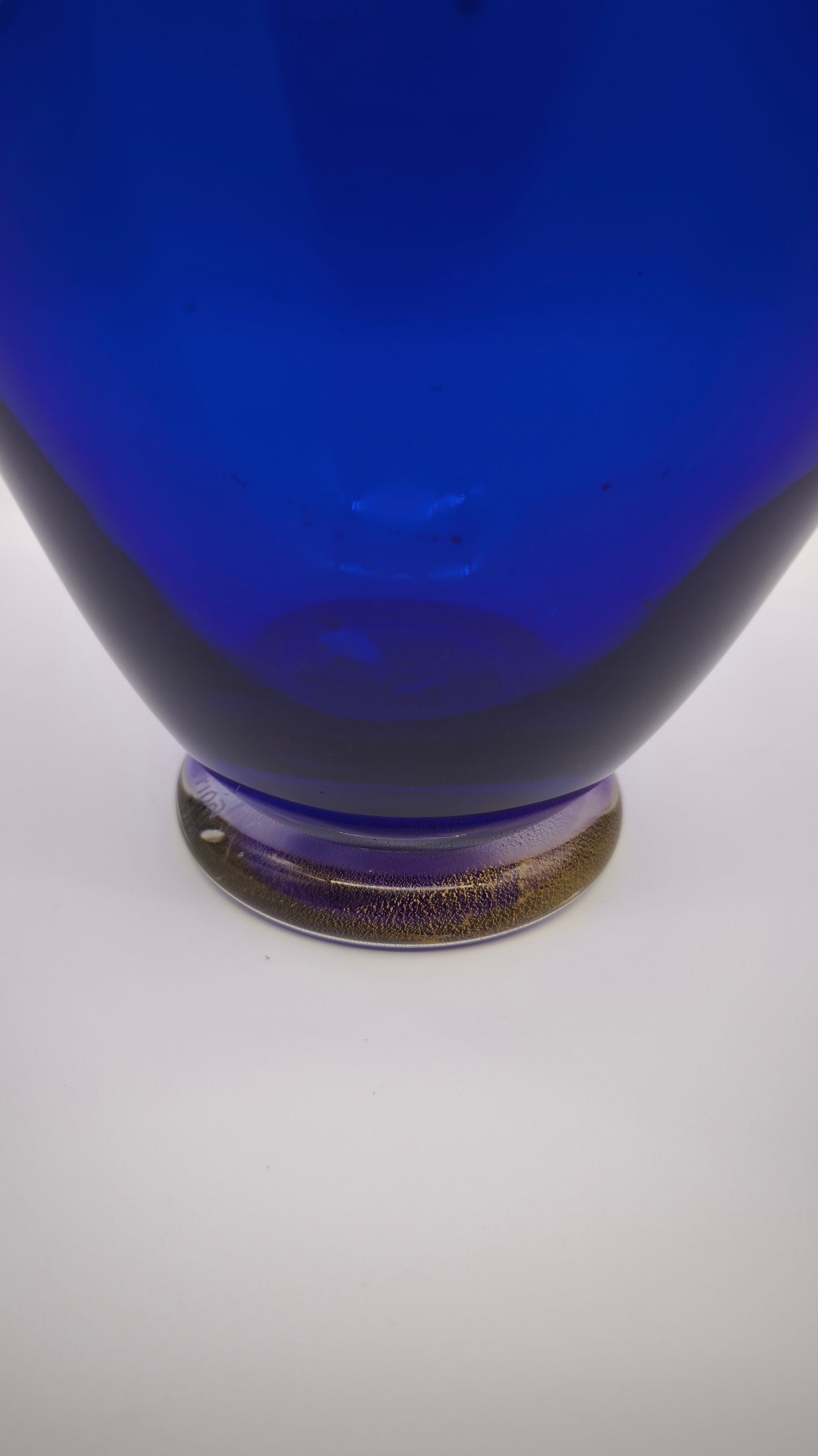 93290 Vaso in vetro soffiato di Murano La Murrina blu con manici dorati