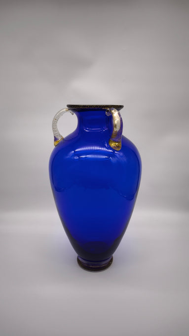 93290 Vaso in vetro soffiato di Murano La Murrina blu con manici dorati