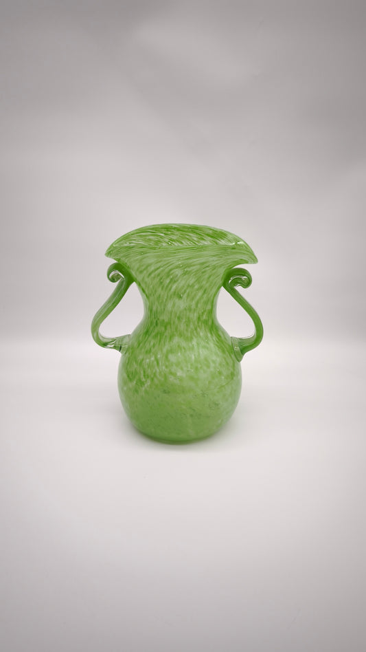 93191 Vaso in vetro soffiato verde con manici