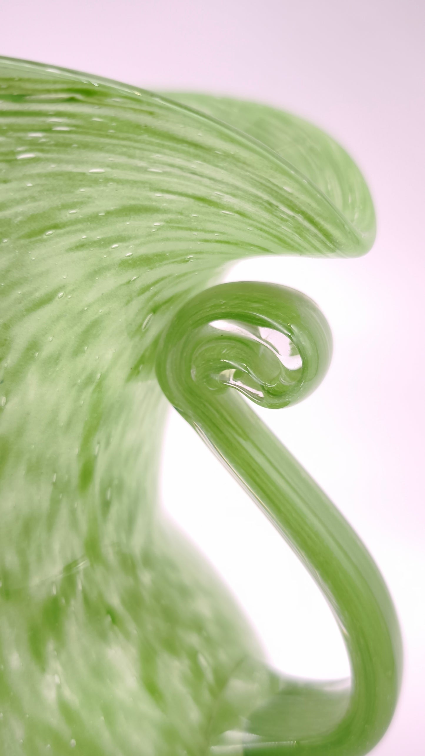 93191 Vaso in vetro soffiato verde con manici